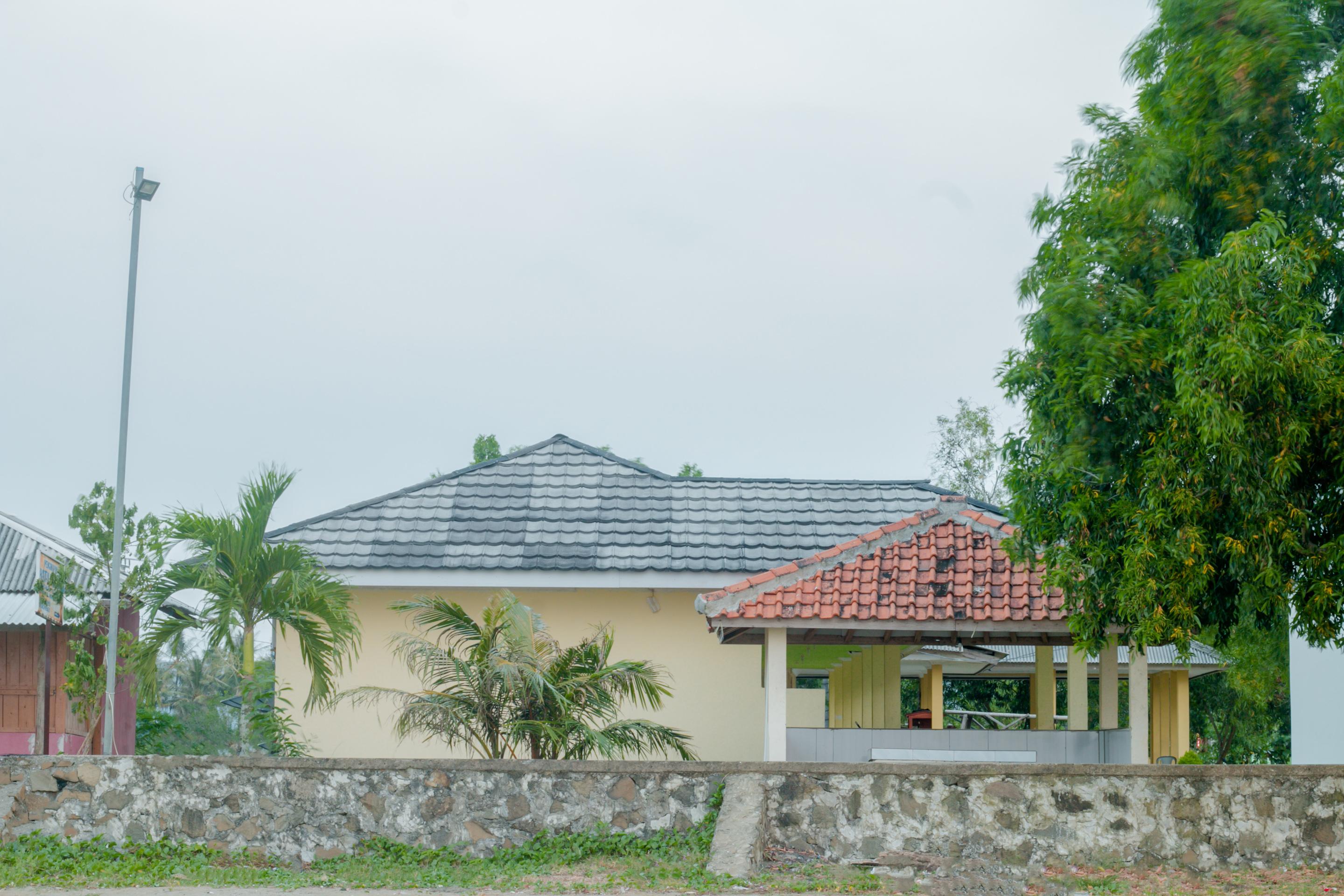 Oyo 921 Hotel Ratu Pantai Cikadal Exterior photo